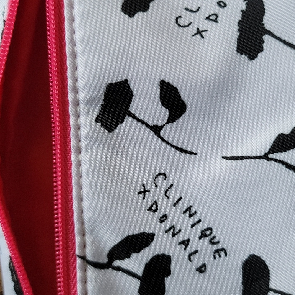 Clinique Bag New ~ FREE WITH ORDERS OVER 50$❤️ 4 LEFT 🛍❤️ - Picture 5 of 5